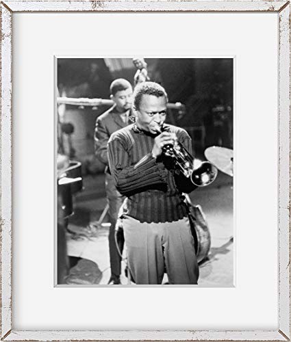 Unendliche Fotos: Miles Davis | Playing Horn | Musician | 1960 | Historische Foto-Reproduktion | Heimdekoration von INFINITE PHOTOGRAPHS