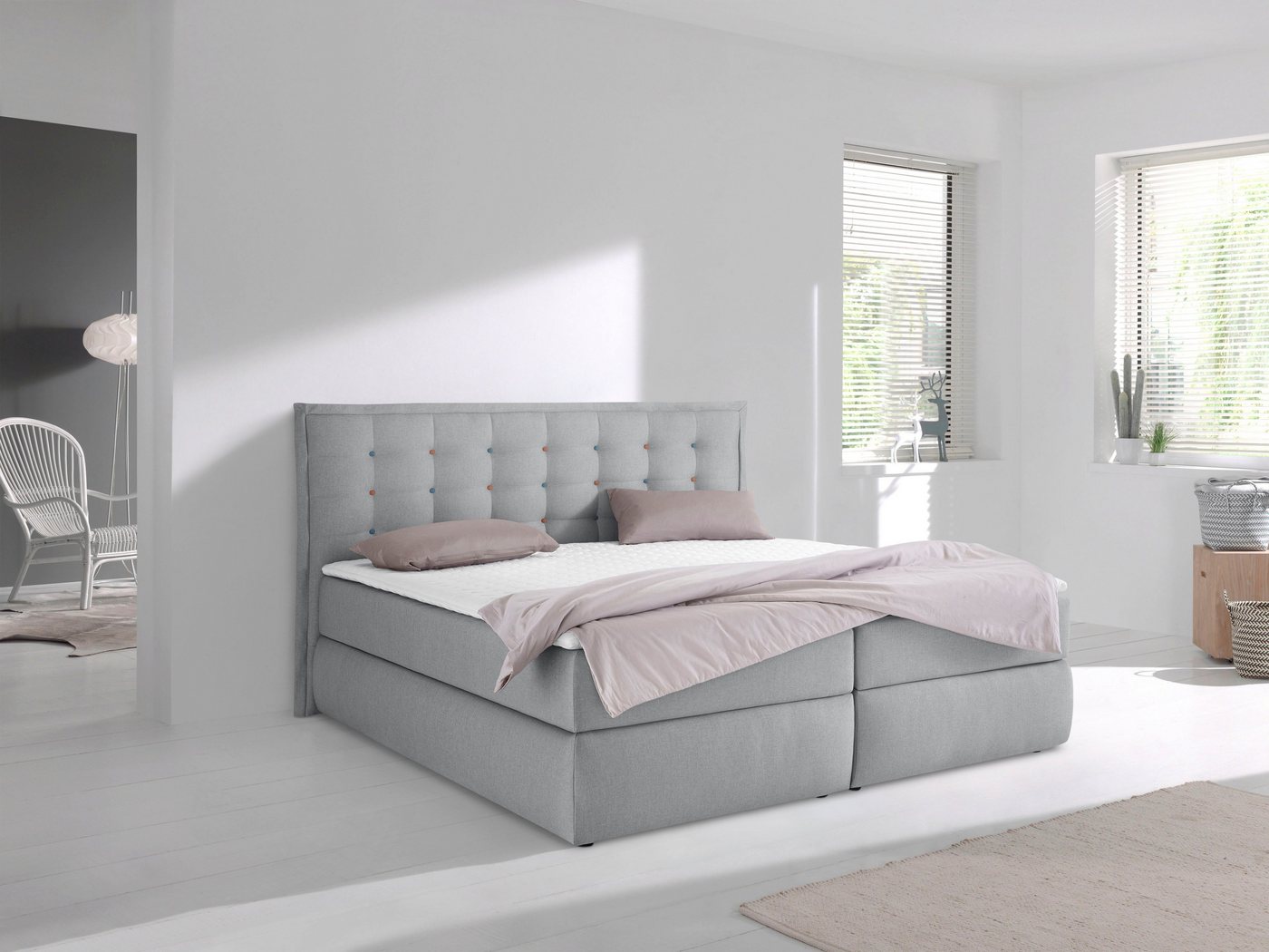 INOSIGN Boxspringbett Sagres, Kopfteil mit 2farbiger Flatterbiese und zweifarbigen Knöpfen INOSIGN Boxspringbett Sagres, Kopfteil mit 2farbiger Flatterbiese und zweifarbigen Knöpfen von INOSIGN