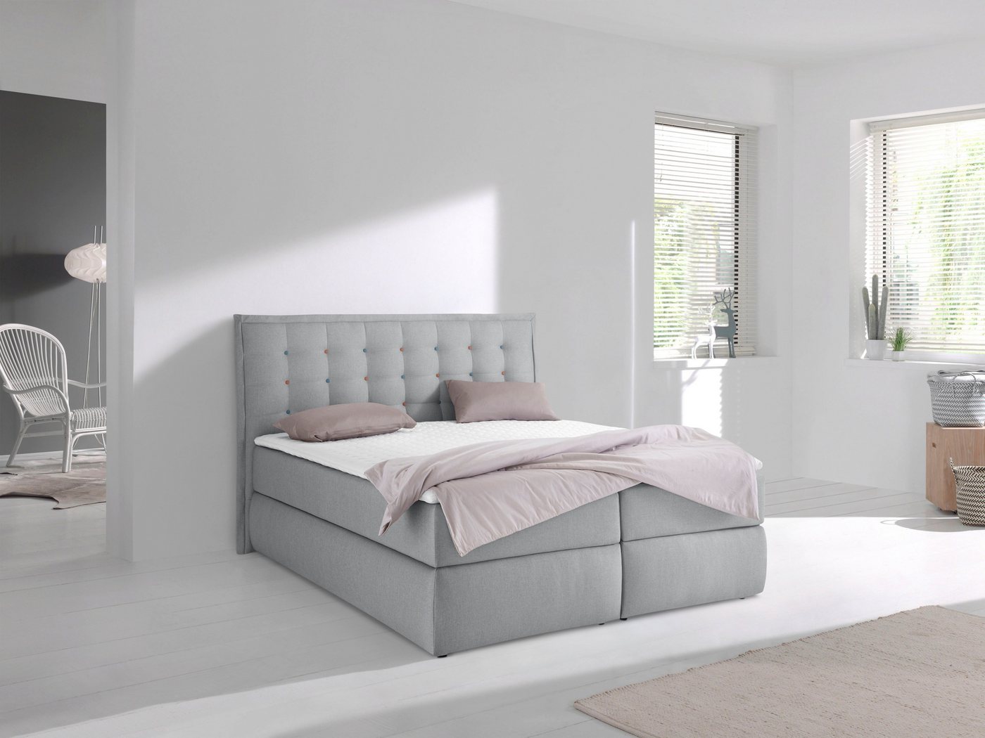 INOSIGN Boxspringbett Sagres, Kopfteil mit 2farbiger Flatterbiese und zweifarbigen Knöpfen von INOSIGN