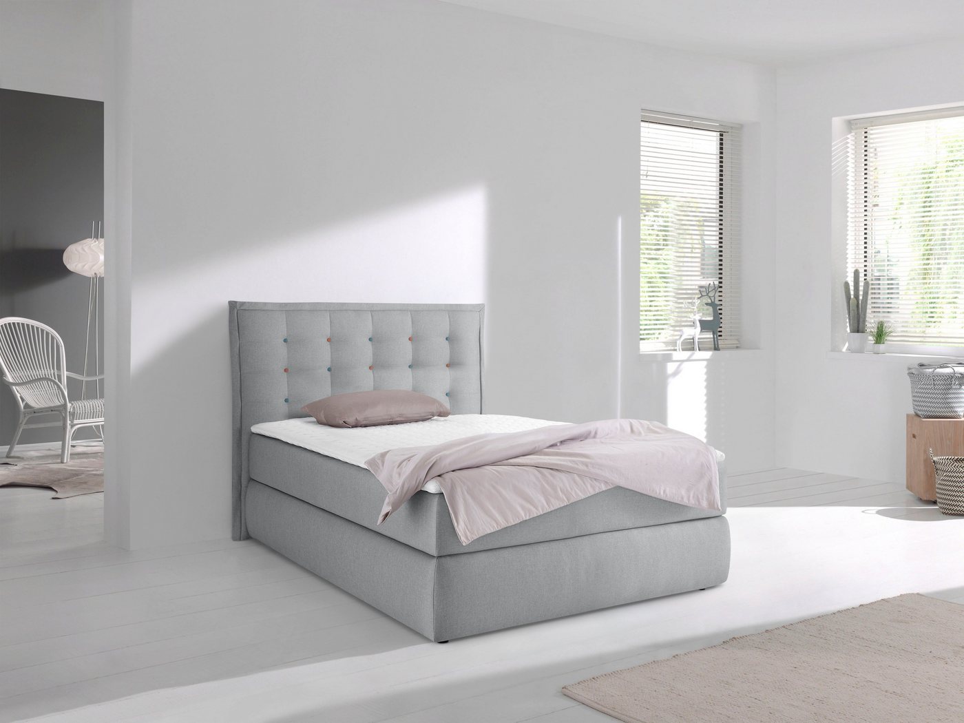 INOSIGN Boxspringbett Sagres, Kopfteil mit 2farbiger Flatterbiese und zweifarbigen Knöpfen von INOSIGN