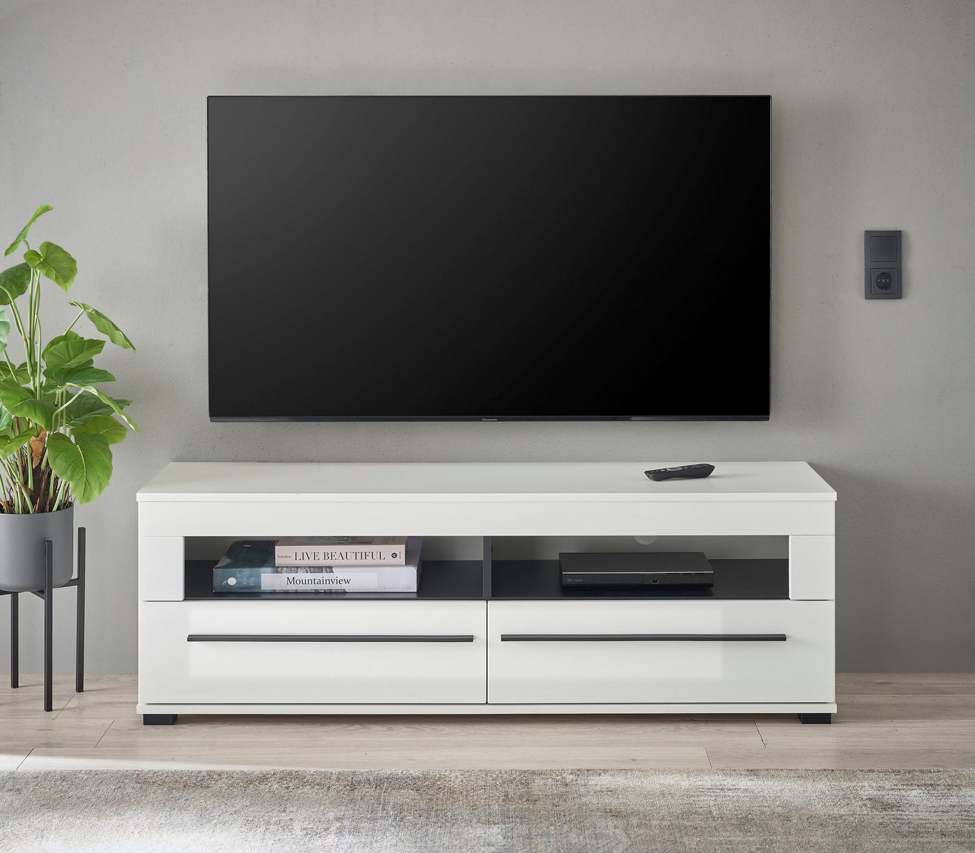 INOSIGN Lowboard modernes TV-Unterteil, Kommode in Eiche Evoke oder weiß, schwarze Stangengriffe, ausreichend Stauraum, vielseitig einsetzbar INOSIGN Lowboard modernes TV-Unterteil, Kommode in Eiche Evoke oder weiß, schwarze Stangengriffe, ausreichend Stauraum, vielseitig einsetzbar von INOSIGN