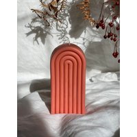 Handgemachte Bogen-Kerze Aus Sojawachs Pastellfarbenes Wohndekor | 12 cm Hoch von INTERLUDECANDLES