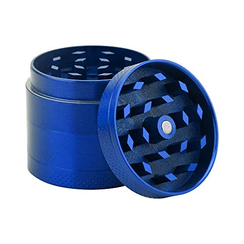 INTIRILIFE Grinder in METALLIC BLAU - 4 x 4 cm - 4-teiliger Küchen Crusher aus Metall zum Zerkleinern und Schreddern von Kräutern Gewürzen Tabak Pflanzen Teeblätter mit Pollen Filter und Schaber von INTIRILIFE