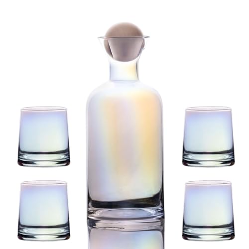 Intirilife Karaffe mit 4 Gläsern Set aus Glas mit Regenbogen Schimmer - Karaffe 1.1 Liter Füllmenge - Gläser 200 ml Füllmenge - Geschenk Set Kanne Krug mit Balldeckel für Heiße und Kalte Getränke Intirilife Karaffe mit 4 Gläsern Set aus Glas mit Regenbogen Schimmer - Karaffe 1.1 Liter Füllmenge - Gläser 200 ml Füllmenge - Geschenk Set Kanne Krug mit Balldeckel für Heiße und Kalte Getränke von INTIRILIFE