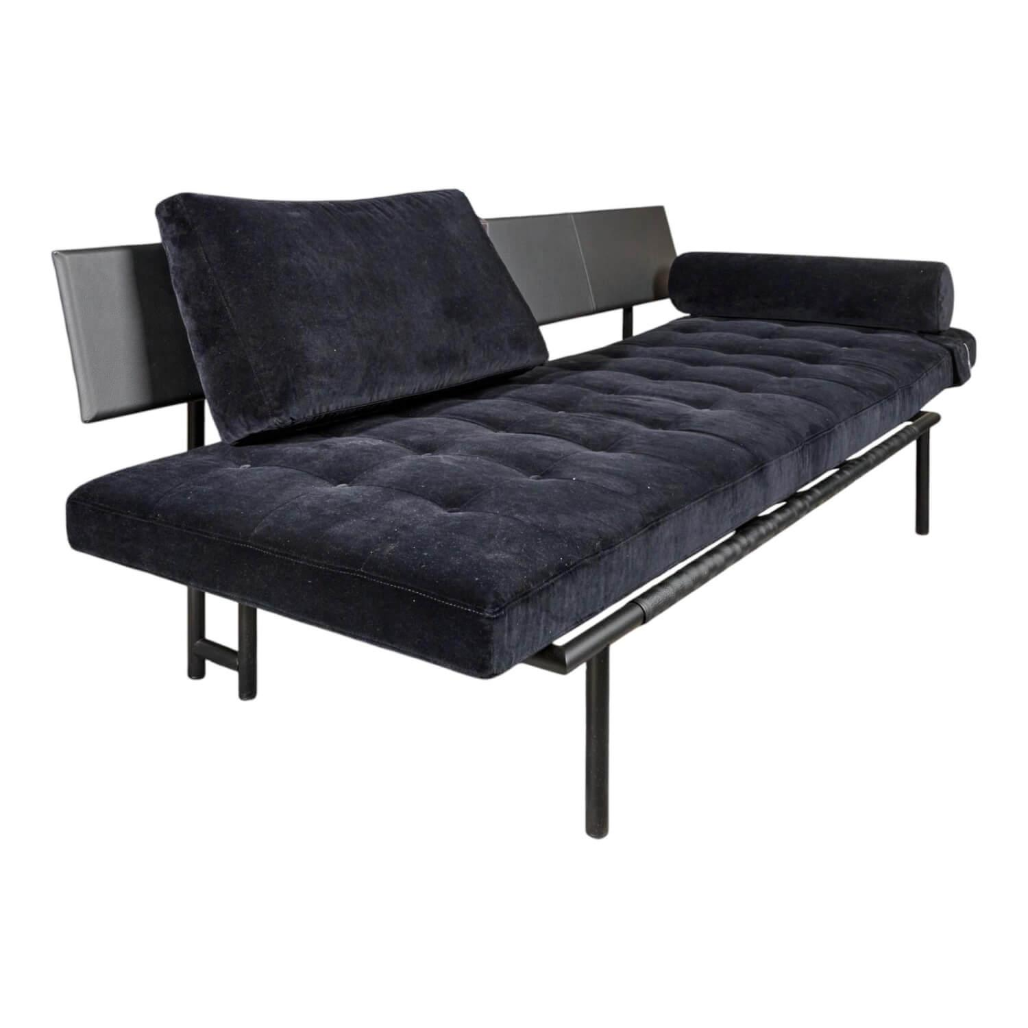 Liege Campus De Luxe Stoff City Velvet Schwarz Rücken Und Applikationen Leder Ga... Liege Campus De Luxe Stoff City Velvet Schwarz Rücken Und Applikationen Leder Ga... von IP Design