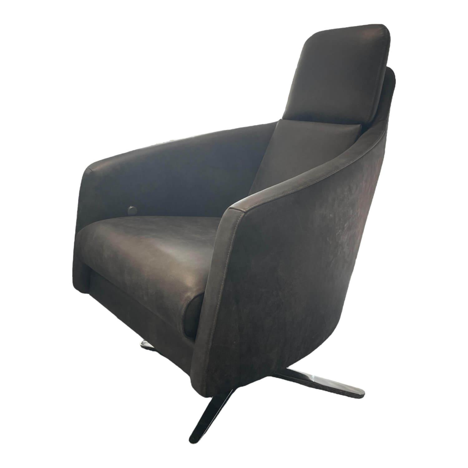 Sessel Boss Bezug Leder Star Graphit Gestell Viersternfuß Verchromt Sessel Boss Bezug Leder Star Graphit Gestell Viersternfuß Verchromt von IP Design