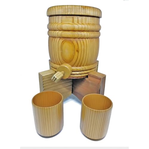 Japanischer Sake-Spender und Becher-Set aus Holz, handgefertigt in Japan Japanischer Sake-Spender und Becher-Set aus Holz, handgefertigt in Japan von IPPINKA