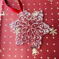 Atemberaubend Klare Schneeflocke Weihnachtsbaum Dekoration - Eis Acryl Christbaumkugel/Ornament Mit Rotem Satinband Zum Aufhängen Wunderschön von ITSPERFECTGiftShop