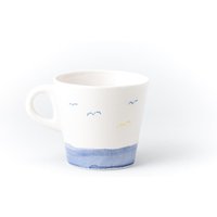 Keramiktasse Fliegende Möwen Und Meerwasser Kaffee Tee Latte Weißer Ton Blau Gelb Buntstift Zeichnung Vogel Aquarell Stil Tasse von IanaArtCeramics