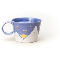 Lila Blaue Keramiktasse Zeichnung Berg Mit Keramikmalstift Gold Mond Und Vögel Purple Blue Sky Handgemacht Von Iana Kaisheva von IanaArtCeramics