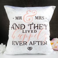 Kissen-Überzug Herr Und Frau, Sie Lebten Glücklich Bis Ans Ende - Zuhause Dekor-Hochzeits-Geschenk von IceyDesigns