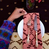 Pinke Hochzeitsserviettensets, Pflanzengefärbt, Blockbedruckte Tischwäsche - Manjha Muster von Ichcha