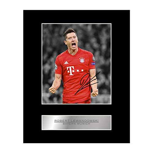 Robert Lewandowski signiertes Foto mit Passepartout, mit Bayern München FC #01 Motiv von Iconic pics