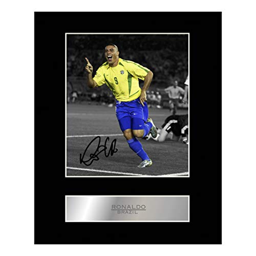 Ronaldo Brazil Fotodruck mit Autogramm und Passepartout von Iconic pics