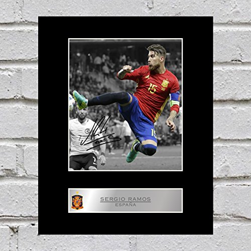 Sergio Ramos signiertes Foto mit Passepartout, España FC, signiert, Geschenk von Iconic pics
