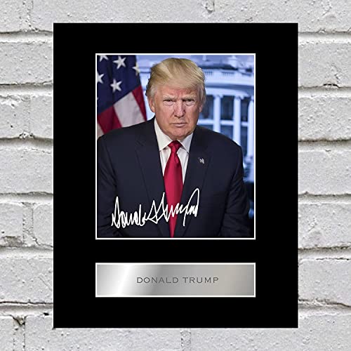 Iconic pics Donald Trump, signiertes Foto, mit Passepartout von Iconic pics