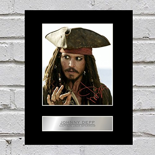 Signiertes Foto von Johnny Depp in der Rolle „Captain Jack Sparrow" von Iconic pics
