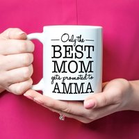 Amma Geschenk, Becher, Kaffeetasse, Neues Oma Nur Die Beste Mutter Wird Zum Kaffeebecher Geschenk Befördert von IconicPassion
