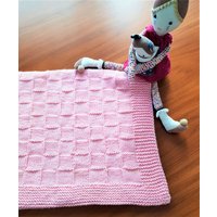 Sugar Cube - Baby Rosa Decke Handgestrickte Strukturierte Babydecke in Soft -Squishy 20 Zoll X 27 | 52 cm 72 cm Kostenloser Versand von Igde