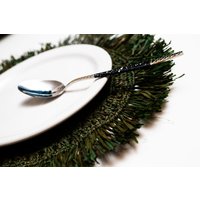Rundes Platzdeckchen, Aus Bast | Raffia Gehäkelt Im 4Er Set; Ca. 36 cm Durchmesser, Mit Fransen in Dunkelgrün - Handgefertigt von IkalaMR