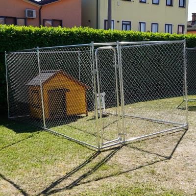 Hundebox Modell Lilli Gehege 3,96 x 2,28 ohne Abdeckung mit Futternapfhalter von Il Verde Mondo