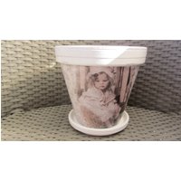 Blumentopf Mit Kleinem Mädchen Im Used Look Blumentopf Mit Kleinem Mädchen Im Used Look von IlGiardinoDesigns