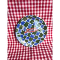 Handgemachter Keramik Teller Mit Schachbrett Motiv Handgemachter Keramik Teller Mit Schachbrett Motiv von Illletyouknow