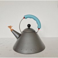 Alessi Birdy Kettle 9093 Von Michael Gräver, Postmoderner Kettle, Matte Steel Memphis Stil von Ilumdecor