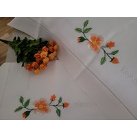 Spektakuläres Bettlaken Aus 100 % Reinem Leinen Mit Intaglio - Und Satinstich-stickerei Von Hand von Imaestridelricamo