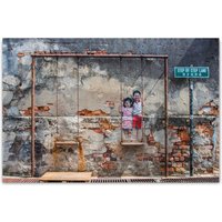 ImageLand Glasbild Digitaldruck Street Art mit Schaukel, 80 x 120 cm Digitaldruck hinter Acrylglas von ImageLand