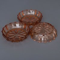 3 Schmucktabletts Aus Rosa Glas. Vintage Crystal Cut Schmuck Tabletts. Getöntes Glas 1970Er Jahre von Imaginaarium