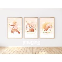 Niedliche Hirsch-Plakatillustration Für Baby-Kinderzimmer in Der Mädchendekoration Als Geschenkidee Zur Geburt Zum Thema Tiere von ImagineAffiche
