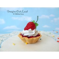 Fake Pie Torten Imitat Tartelette Mini Dessert Erdbeer Sahne Einzel Fake Pie Torten Imitat Tartelette Mini Dessert Erdbeer Sahne Einzel von ImagineOutLoud