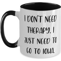 Witz Iowa Geschenke, Ich Brauche Keine Therapie. I Need To Go Iowa., Two Tone 11 Unzen Tasse Von von ImaginePlus