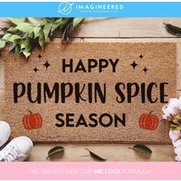 Happy Pumpkin Spice Season Fußmatte - Veranda Dekor Herbst Willkommen Matte Teppich Herbstdekoration von Imagineered