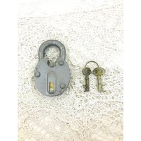 Vintage Metall Vorhängeschloss Und Schlüssel Dekoratives Antikes Schloss von ImiraVintageDecor