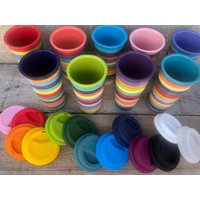 Ein Silikondeckel Für Reisebecher Aus Keramik - Wählen Sie Ihre Farbe Ersatzbecherdeckel Ein Silikondeckel Für Reisebecher Aus Keramik - Wählen Sie Ihre Farbe Ersatzbecherdeckel von InAGlaze