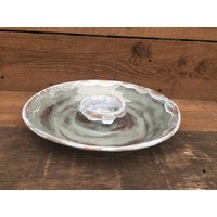 Fließende Asche Grün Wellig Keramik-Chip Und Tauchen Servierplatte - Regenbogen-Farben von InAGlaze