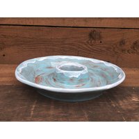 Fließende Rotkehlchen Ei Blau Wellig Keramik-Chip Und Tauchen Servierplatte - Regenbogen-Farben Fließende Rotkehlchen Ei Blau Wellig Keramik-Chip Und Tauchen Servierplatte - Regenbogen-Farben von InAGlaze