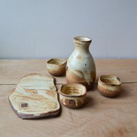 Sake Set Dune Glasur Karaffe & 3 Tassen von InFerment