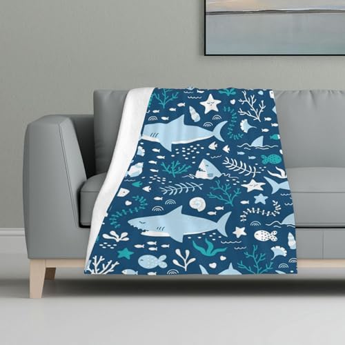 Lächelnder Hai Meerestiere Fische Seestern Blau,Decke, warme Anti-Pilling-Flanell-Plüsch-Überwurfdecke, 81 x 122 cm Lächelnder Hai Meerestiere Fische Seestern Blau,Decke, warme Anti-Pilling-Flanell-Plüsch-Überwurfdecke, 81 x 122 cm von InOmak