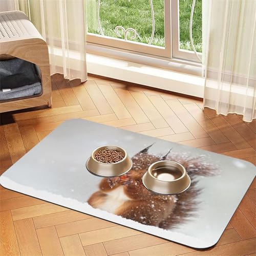 Süßes Eichhörnchen im Schnee Bedruckt,Futtermatte für Haustiere, Tischsets aus PU-Leder für Katzen und Hunde,30x45cm Süßes Eichhörnchen im Schnee Bedruckt,Futtermatte für Haustiere, Tischsets aus PU-Leder für Katzen und Hunde,30x45cm von InOmak