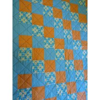 Kleiner Orange Und Blauer Quilt von InTheValleyHandmade