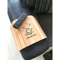 Graviertes Sofatablett, "Four-Tea" Design, Flexibles Sofatablett Aus Holz, Mama 40. Geburtstag Geschenke Für Frauen, Sie, Teeliebhaber Graviertes Sofatablett, "Four-Tea" Design, Flexibles Sofatablett Aus Holz, Mama 40. Geburtstag Geschenke Für Frauen, Sie, Teeliebhaber von Inakhi