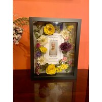 Gedenkblumenerhaltung, Trauerblumenerhaltung, Blumenerhaltung, Straußerhaltung, Blumenerhaltung in Schattenbox Gedenkblumenerhaltung, Trauerblumenerhaltung, Blumenerhaltung, Straußerhaltung, Blumenerhaltung in Schattenbox von InderArts