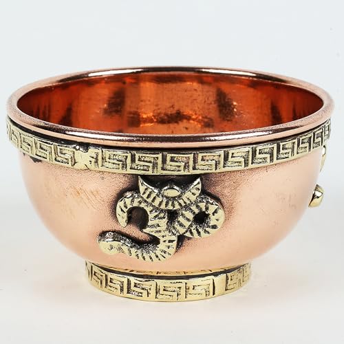 Indian Consigners Kleine Altar Hexerei Servierschüssel aus Kupfer und Messing (OM) von Indian Consigners