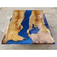 Epoxidharz-Tischplatte Aus Akazienholz Handgefertigtes Harz-Fluss-Design von IndianArtistArt