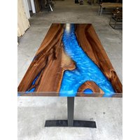 Akazienholz Epoxy Tischplatte Blue River Harz Tisch von IndianArtistArt