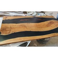 Epoxyd Tisch, Esstisch, Sofatisch, Mitteltisch, Live Edge Custom Order, Epoxidharz Schwarzer Fluss Natürliches Holz von IndianArtistArt