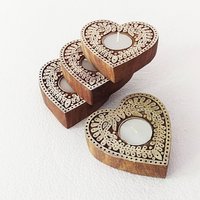 Handgefertigtes Set Aus 4 Herzförmigen Teelichthaltern, Handgefertigt Natürlichem Braunem Mangoholz. L 10 cm X B Ht 2, 5 cm, Festliche Dekoration von IndianCollective